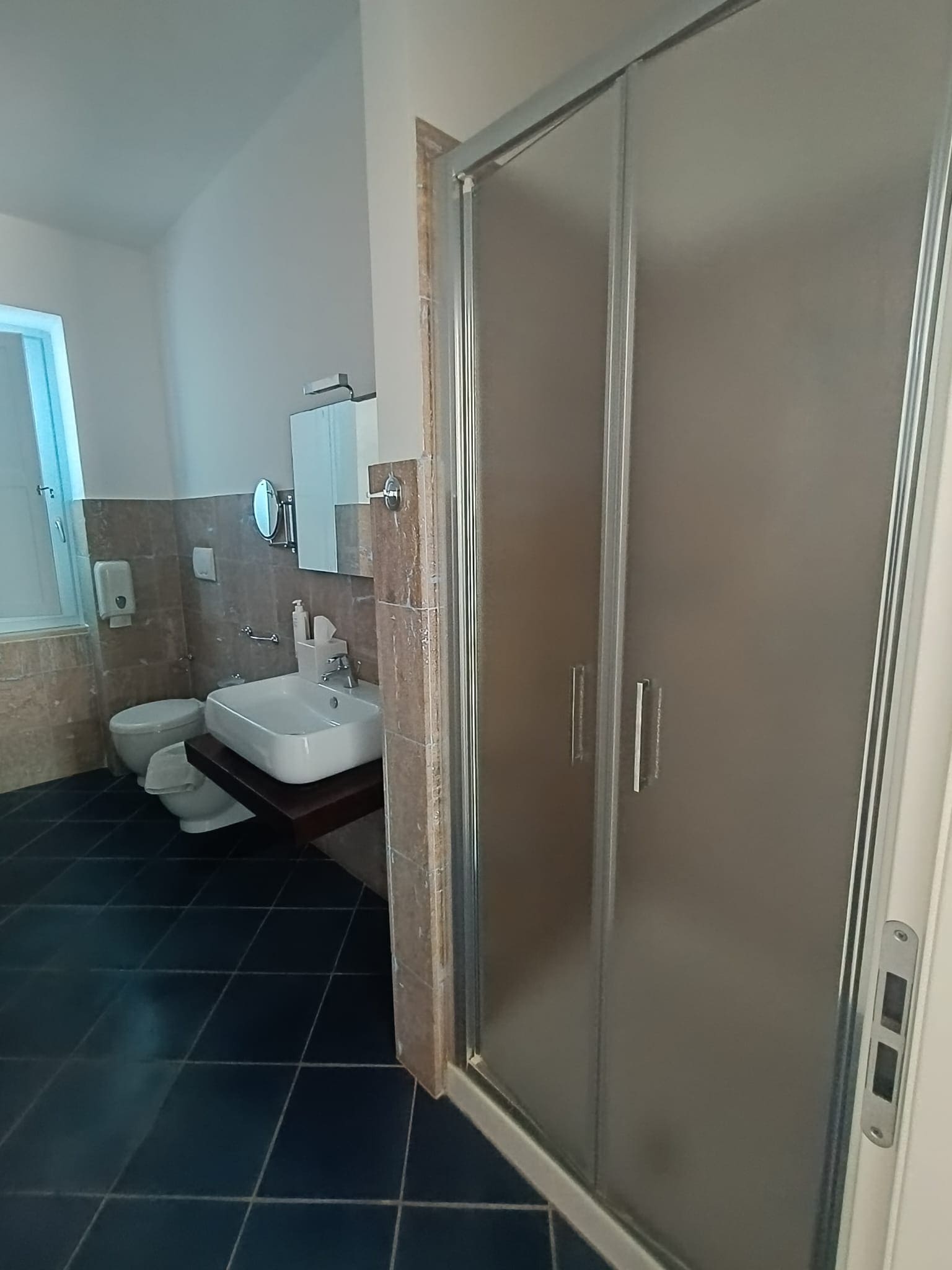 camera 502 bagno 2