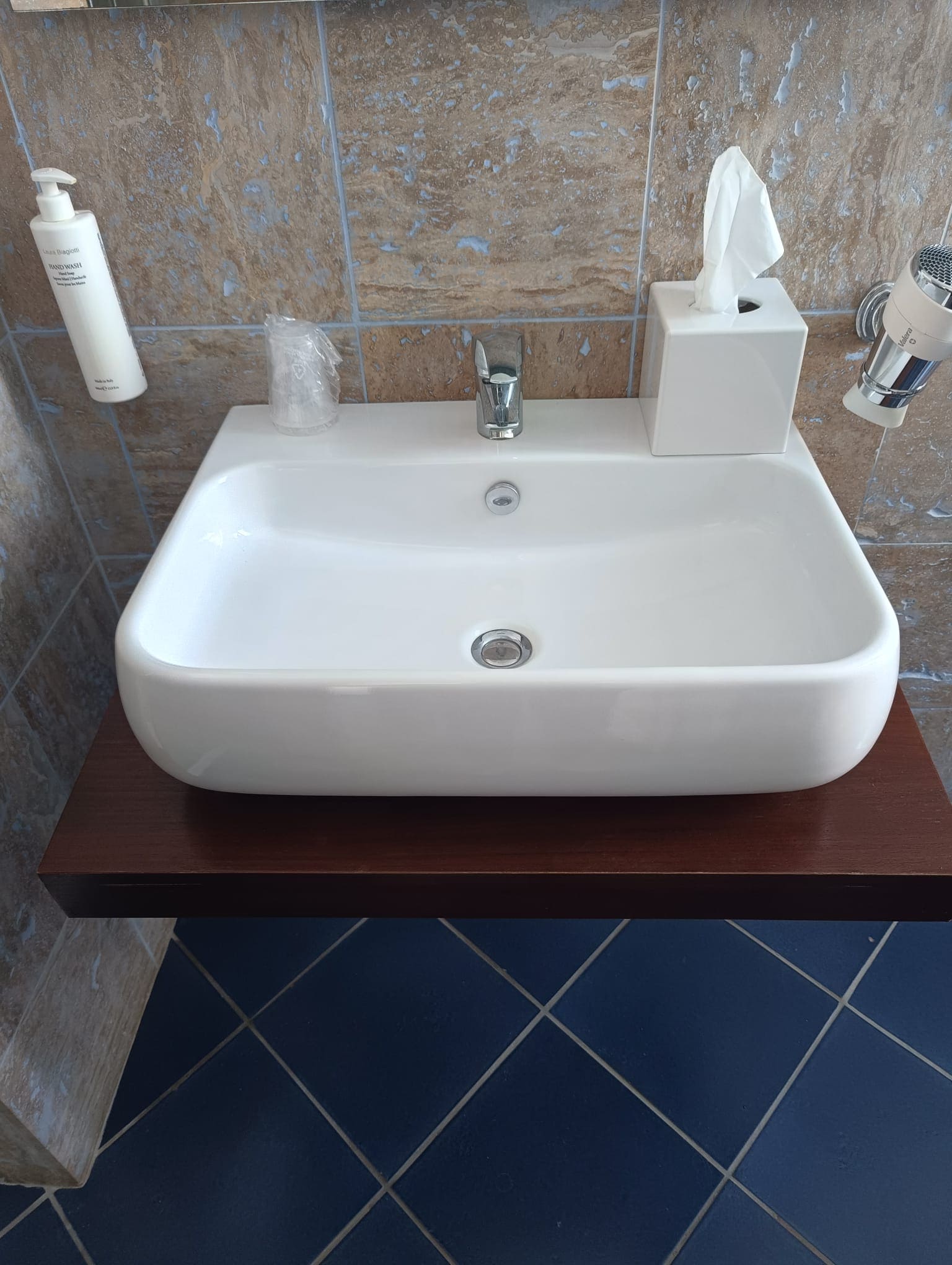 camera 503 bagno 6