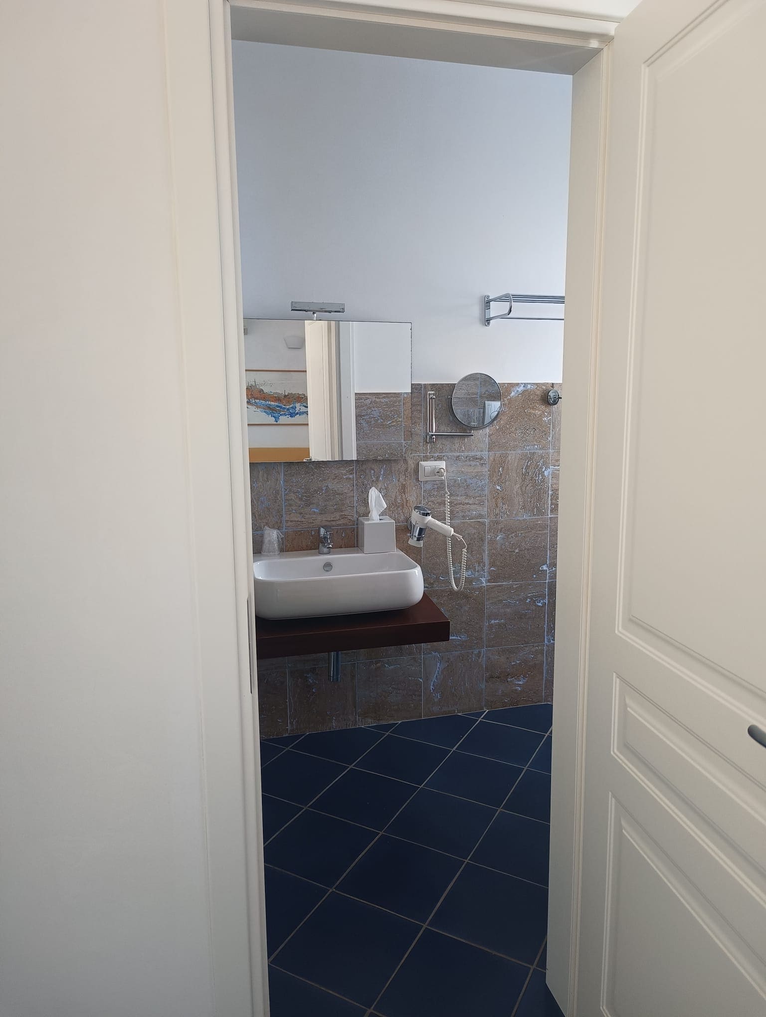 camera 503 entrata bagno